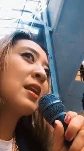 Anna Batts's Instagram, Twitter & Facebook