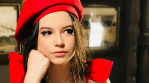 Guinness book of world records as the youngest talent ever. Agora Foto Are 16 Ani È™i 180 Cm InÄƒlÈ›ime Cum AratÄƒ Acum Cleopatra Stratan