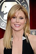 Julie Bowen to Star in CBS Comedy Pilot 'Raised by Wolves'
