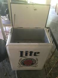 John fortson stars as guy getting kissed in the opening scene of this comedic commercial for miller lite ice. Miller Light Ice Chest On Wheels For Sale In Granbury Tx 5miles Buy And Sell