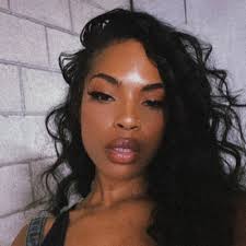 Lacey Stringer 🤍 (@unique_lace)