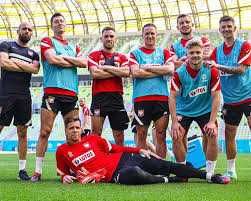 Jul 04, 2020 · robert lewandowski underlined his recent resurgence, scoring two and hitting the woodwork three times as bayern came from behind to claim a win that ends psv's ambitions. Robert Lewandowski Facebook