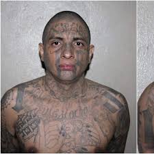 Guatemala repatrió hacia El Salvador a cuatro pandilleros que ocultaban sus  tatuajes con maquillaje