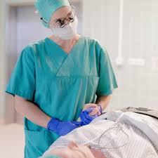 Zwischen den großen und kleinen schamlippen befindet sich eine fettgewebslose schicht aus elastischem lockeren bindegewebe, welche talgdrüsen enthält. Schamlippenvergrosserung Koln Expertin Frau Dr Schuppan