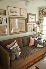 Quer decorar a sua sala de jantar mas está faltando ideias para fazer isso? Sala Com Sofa Marrom Ideias Melhores Combinacoes E 30 Fotos