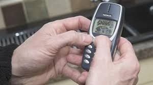 Hp untuk telepon dan sms ini sangat mudah digunakan khususnya untuk menelepon dan berkirim pesan. Yuk Nostalgia Begini Cara Mengubah Tampilan Smartphone Android Jadi Nokia 3310 Jadul Blog Tribunjualbeli Com