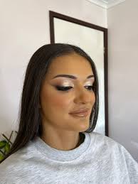 Makeup Artist Introduction and Services in Berwick Community