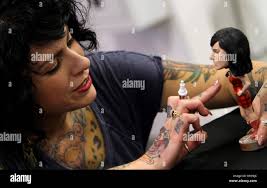 Le Caire, Iowa, USA. 23rd Oct, 2014. Danielle Colby Cushman of American  Pickers fame signs a bobble head of herself at the Mississippi River  Distilling Company in Le Claire, Iowa Thursday October