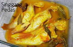 Ianya juga sesuai dinikmati bersama apa jenis kuah atau sambal, jadi tidak hairan lauk ini memang cukup popular di kebanyakan gerai. Singgang Pedas Ikan Cara Orang Terengganu Dari Dapur Kak Tie