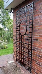 Kadax rankgitter, gitterspalier für garten, pflanzen, balkon, terrasse, rankhilfe, klettergitter aus stahl, kletterhilfe, rosenspalier, pflanzengitter, spalier, silber/schwarz (30. Rankgitter Aus Metall Modern Rankhilfen Freistehend Aus Metall Holz Und Kunststoff Green Divider Von Offecct Ist Ein Moderner Pflanzkasten Mit Rankgitter Der Uns Eine Moglichkeit Bietet Viel Grun Ins