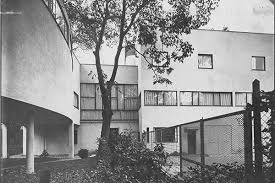 The la roche house, as well as the adjacent jeanneret house, were classified as historical monuments in 1996. At Home With Le Corbusier Iconic Houses