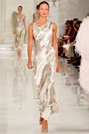 Pasarelas Semanas De La Moda Desfiles Colecciones De Disenadores Vogue Espana Vestidos Alta Costura Moda Y Complementos Vestidos De Noche Largos