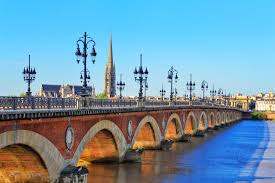 Bordeaux is a world capital of wine, with its castles and vineyards of the bordeaux region that stand on the hillsides of the gironde and is home to the world's main wine fair, vinexpo. 11 Tipps Fur Einen Perfekten Tag In Bordeaux Wofur Ist Bordeaux Bekannt Go
