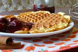Sonntag Ist Kuchentag Buttermilchwaffeln Mit Heissen Kirschen Holunderweg18 Rezept Buttermilchwaffeln Rezeptideen Rezepte