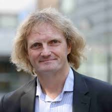 Synthesis of core-shell polymer particles in supercritical carbon dioxide  via iterative monomer addition