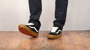 Unisex old skool skate shoes, comfortable and durable canvas upper and padded tongue and signature vans rubber waffle outsole 5.0 out of 5 stars 2 $83.41 $ 83. Vans Skate Old Skool Black Gum On Feet Youtube
