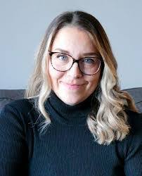 Genevieve Petersen's Instagram, Twitter & Facebook