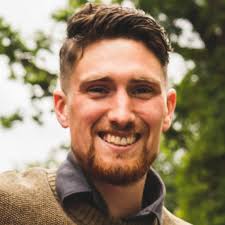 James Delaney: Ausbildung und Berufserfahrung