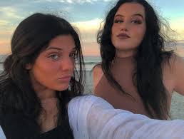 Ella Paris's Instagram, Twitter & Facebook