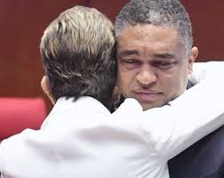 Llantos y sonrisas rodean despedida de senadores en el Congreso