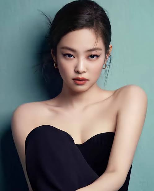 Jennie Posts Cozy Photo With Mystery Man, Face Hidden by a Heart