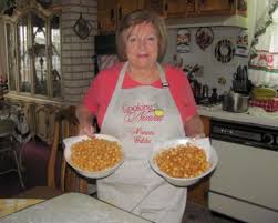 Gli struffoli sono i dolci di natale più famosi della tradizione napoletana! Struffoli Napoletani Honey Balls