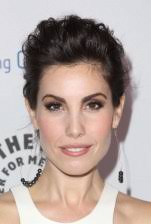 Lynn Collins, Athena Karkanis, Carly Pope y Barbara Eve Harris fichan por  el piloto de USA Network Poor Richard's Almanack