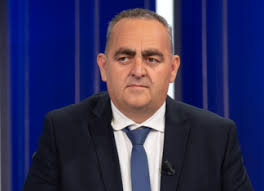 VIDEO) Elseid Hysaj pritet si hero dhe prezantohet me këngë partizanësh te  Lazio, plasin polemikat në Romë