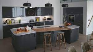 Parquet presque blanc et plinthes des meubles de cuisine gris anthracite. Meuble De Cuisine Gris Youtube