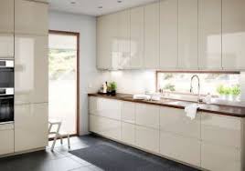 We did not find results for: Cuisine Voxtorp Ikea Fabuleux Ein Mittelgrosse Kuche Mit Voxtorp Fronten Hochglanz Beige Und Einer Beige Kitchen Beige Kitchen Cabinets White Gloss Kitchen