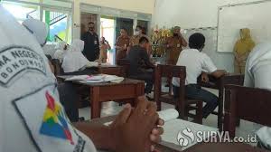 Di tingkat nasional ini dia menghadapi sekolah yang terbilang menguasai berbagai materi seputar empat pilar, seperti sman 2 sampit kalimantan timur dan sman 1 brebes. Uji Coba Pembelajaran Tatap Muka Di Bondowoso Sekolah Membuat Kebijakan Shift Jam Masuk Halaman All Surya