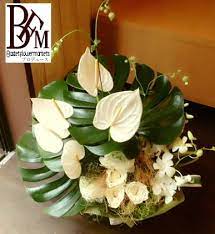 花ギフトのプレゼント bfm モンステラをうまく使って シンプルなフラワーアレンジメント church flower arrangements flower arrangements anthurium