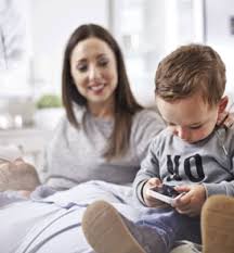 في حال توافرت كل الشروط المناسبة للولادة الطبيعية في المنزل، فلا مانع في ذلك، ويمكن للزوج أن يكون شخصًا فعالًا في هذه الولادة، ويستلزم ذلك أن يشارك الزوج في الإعداد لهذا الأمر من مرحلة مبكرة من الحمل، بحيث يكون حريصًا على حضور. Haya Online Ø§Ù„Ø²ÙˆØ¬ Ø´Ø±ÙŠÙƒÙƒ ÙÙ€ÙŠ ØªØ±Ø¨ÙŠÙ€Ø© Ø§Ù„Ø£Ø·ÙØ§Ù„ Ø£ÙŠØ¶Ø§