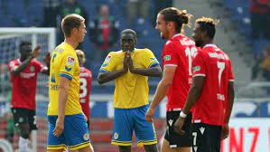 Hannover 96 und kenan #kocak werden in der kommenden saison getrennte wege einschlagen. Braunschweig Hannover Corona Zum Trotz Ein Besonderes Spiel Ndr De Sport Fussball