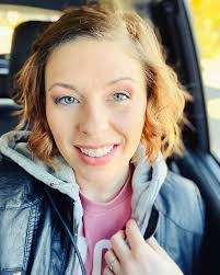 Lori Lilley's Instagram, Twitter & Facebook