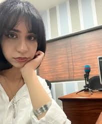 If I told 18-year-old Sara she would quit her medical school dream to today  be an art journalist, script and screen writer, someone researching in  academia and talking about feminist theory— she