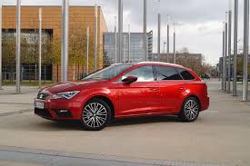 Za týmto názvom sa opäť skrýva praktickejšie kombi, ktoré tvorilo podstatnú časť predajov tretej generácie. Seat Leon St Xcellence 2 0 Tdi Start Stop 4drive Sportlicher Lademeister Mit Allrad Motormobiles
