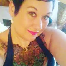 Lacey Bond (laceylue82)