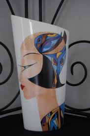 Vase Conique Oval En Porcelaine De Limoges Accessoires De Maison Par Penelope2 Poterie Peinte Peinture Sur Porcelaine Ceramiques Peintes