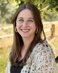 Elizabeth Weaver's Instagram, Twitter & Facebook