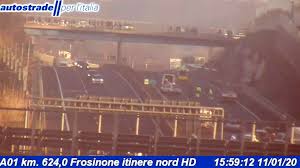 Si schiantano contro un tir dopo un inseguimento, tre morti. A1 Roma Napoli Gravissimo Incidente In Direzione Di Napoli Eliambulanza Atterra In Autostrada Traffico Bloccato Per Consentire I Soccorsi Anagnia Com