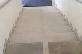 En muchas ocasiones, la escalera es una parte muy importante en la vivienda, dónde muchos arquitectos e interioristas optan por la piedra natural para darle un toque de elegancia y calidez. Restauracion De Escaleras De Piedra Sin Quimicos Systeco Gmbh