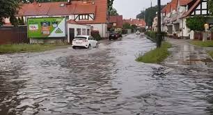 Żaden utwór zamieszczony w serwisie nie może być powielany i rozpowszechniany lub dalej rozpowszechniany w jakikolwiek sposób (w tym także elektroniczny lub mechaniczny) na jakimkolwiek polu eksploatacji w jakiejkolwiek formie, włącznie z umieszczaniem w internecie bez pisemnej zgody właściciela praw. Krakow Po Ulewie Zalane Ulice Nie Dziala Sygnalizacja Tvn24