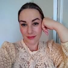 Amy Staggs's Instagram, Twitter & Facebook