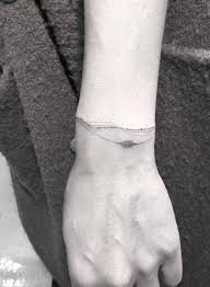 Filigrane Tattoo Motive Frau Armbander Dr Woo Filigrane Tattoo Armband Tattoos Kleine Handgelenktattoos