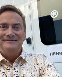 Nobody Wants This” is such a crazy joy to work on. I love every second of  playing dad to @kristenanniebell and @mejustinelupe and ex-husband to  Stephanie Faracy. Adam Brody knocks it out