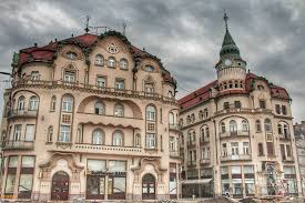 Cei care au proiectat planurile pentru clădire sunt arhitecții jakab dezső și komor marcell. Palatul Vulturul Negru O CapodoperÄƒ Secession Bed And Breakfast Hotel Lyra Cazare In Oradea