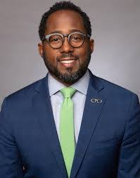 Cameron Middleton's Instagram, Twitter & Facebook