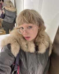 Aimee Meek's Instagram, Twitter & Facebook