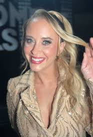 Look 4 de 4 para #minombreestvn 😊 Conjunto de Makarena Montaner 💎 Styling  Thomas G.Matheson